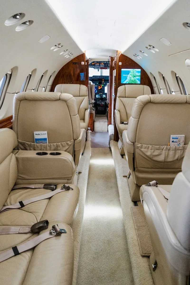 Hawker stand-up executive cabin with club seating
