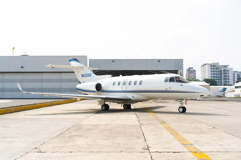 Hawker 800XP exterior profile