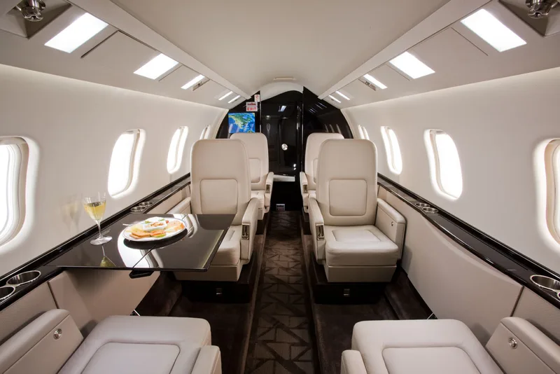 Learjet 60XR Signature stand-up cabin