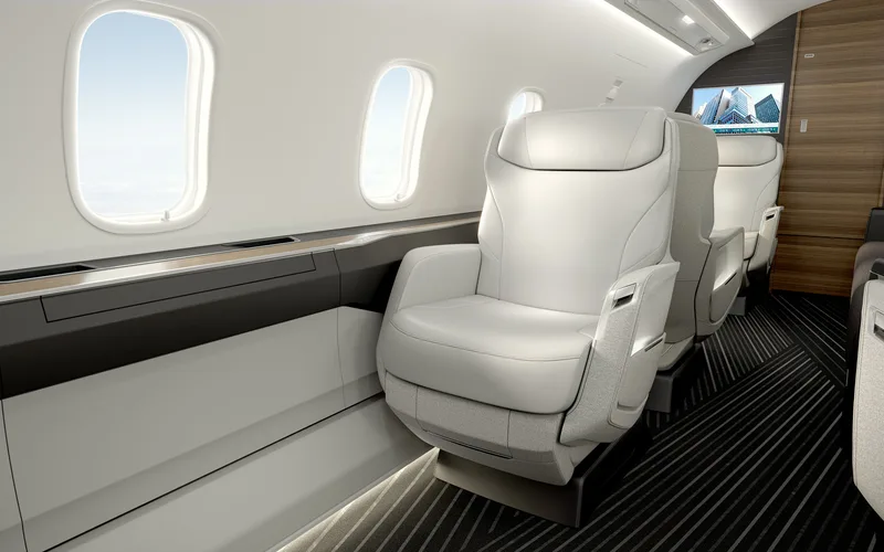 Challenger 3500 Nuage club seat and cabin