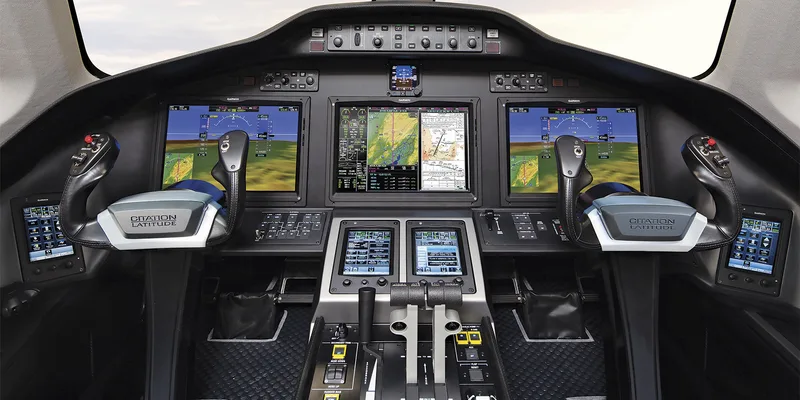 Citation Latitude avionics