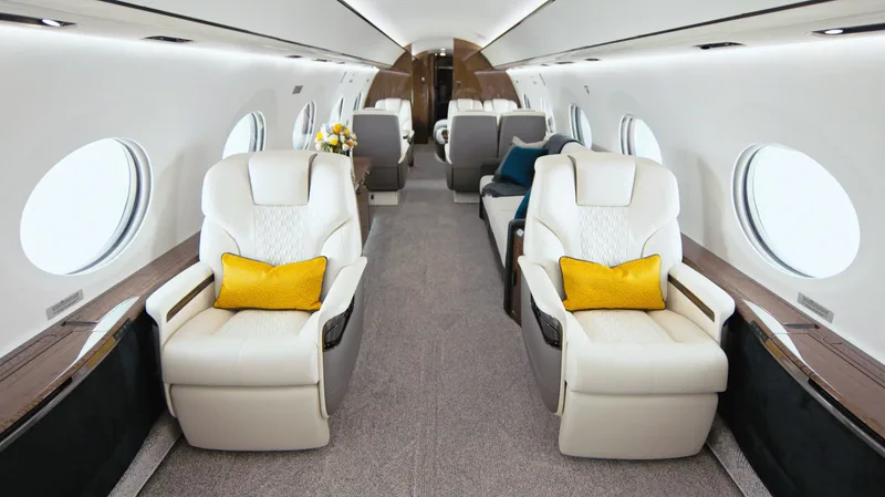 G700 interior spotlight